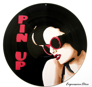 Vinyle Déco Pin-Up aux lunettes rouges